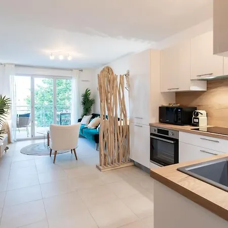 Appartement A12 - 1 Bdr Centre Train Station 5 Min Sea - Ac, Parking & Terrace