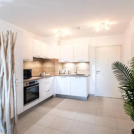 Appartement A12 - 1 Bdr Centre Train Station 5 Min Sea - Ac, Parking & Terrace *