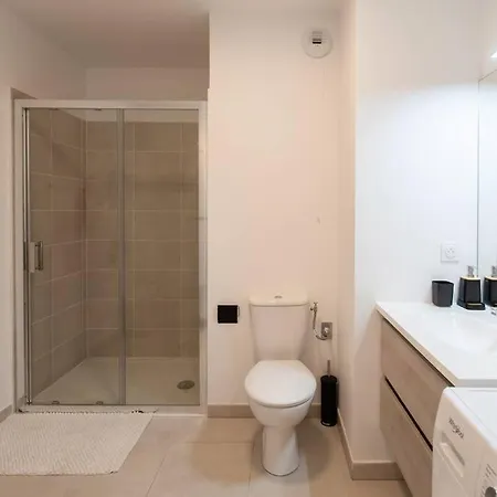A12 - 1 Bdr Centre Train Station 5 Min Sea - Ac, Parking & Terrace Appartement