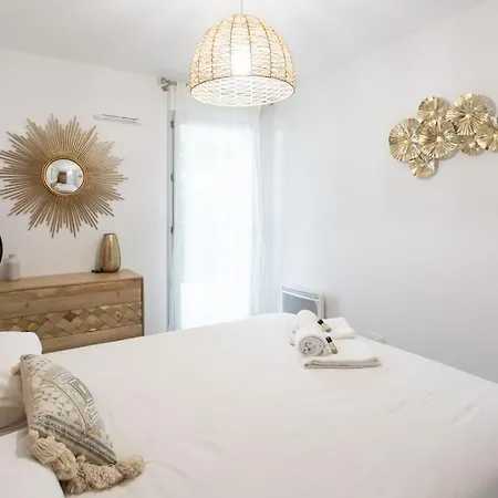 A12 - 1 Bdr Centre Train Station 5 Min Sea - Ac, Parking & Terrace Appartement *